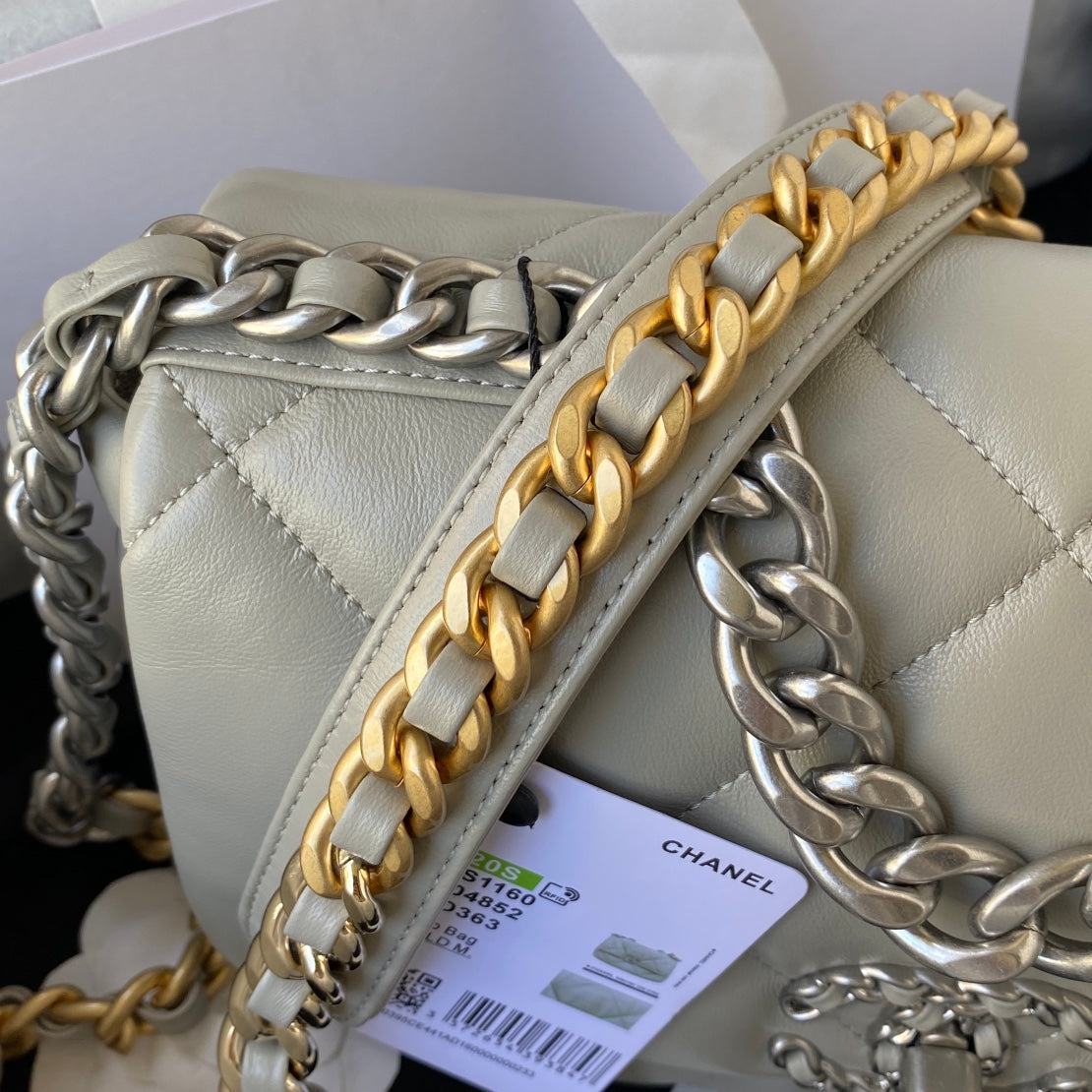 CHANEL MEDIUM 26 FLAP BAG IN LIGHT GREY LAMBSKIN