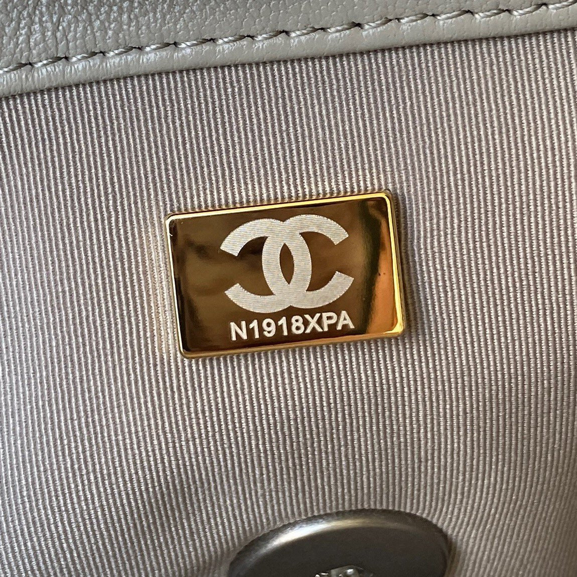 CHANEL MEDIUM 26 FLAP BAG IN LIGHT GREY LAMBSKIN