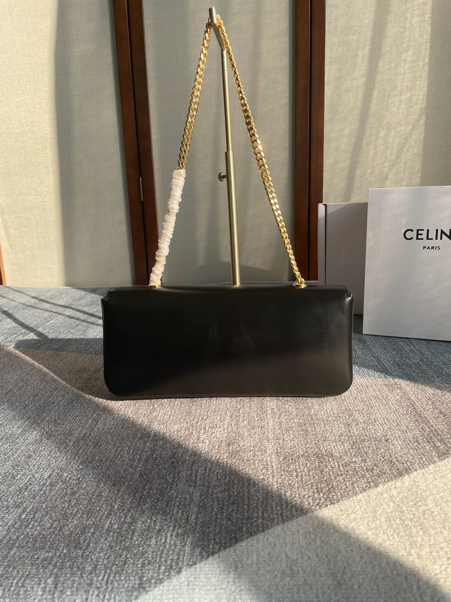 CELINE CHAIN SHOULDER BAG CLAUDE 33 IN BLACK CALFSKIN GOLD HARDWARE