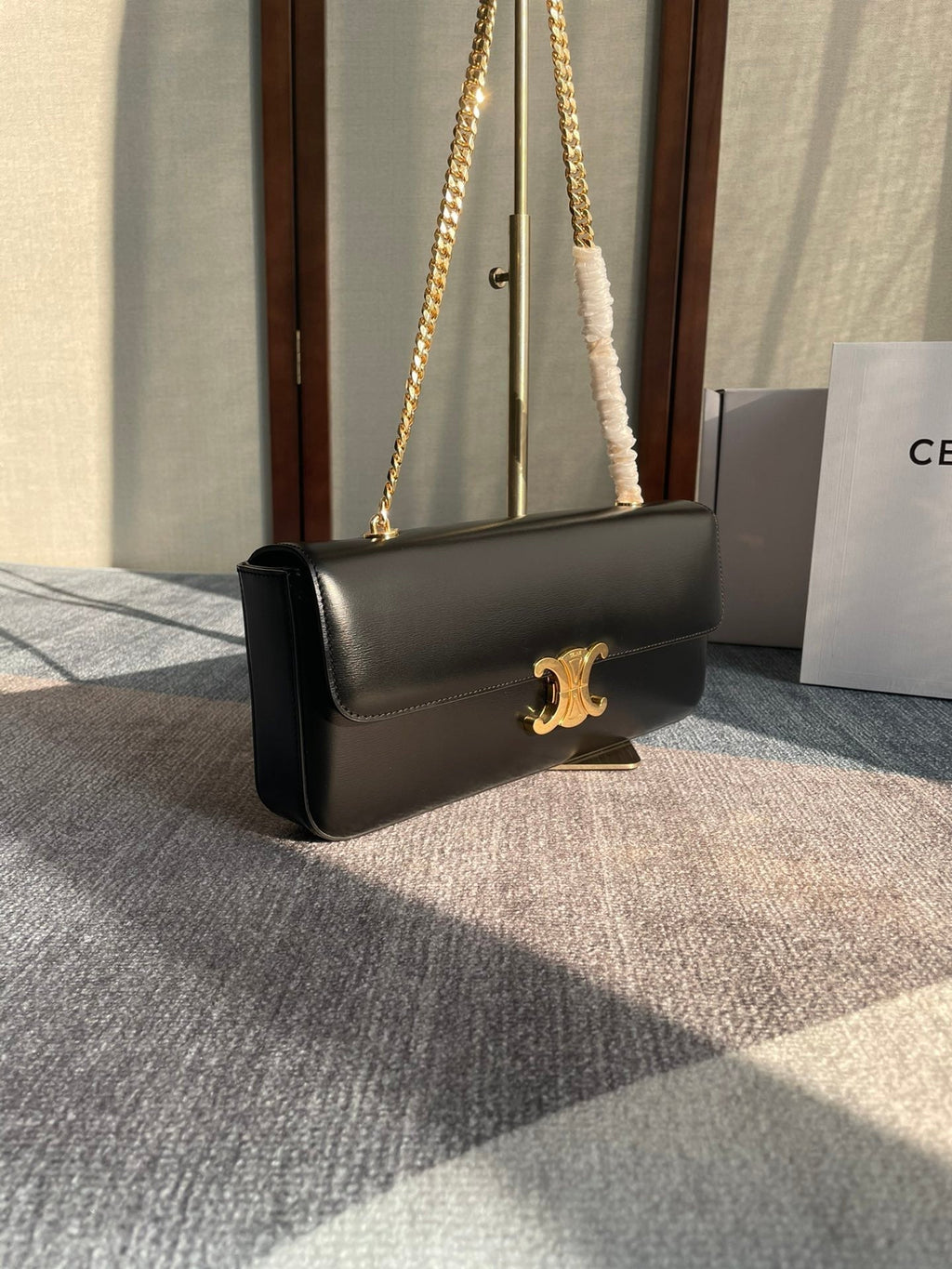 CELINE CHAIN SHOULDER BAG CLAUDE 33 IN BLACK CALFSKIN GOLD HARDWARE
