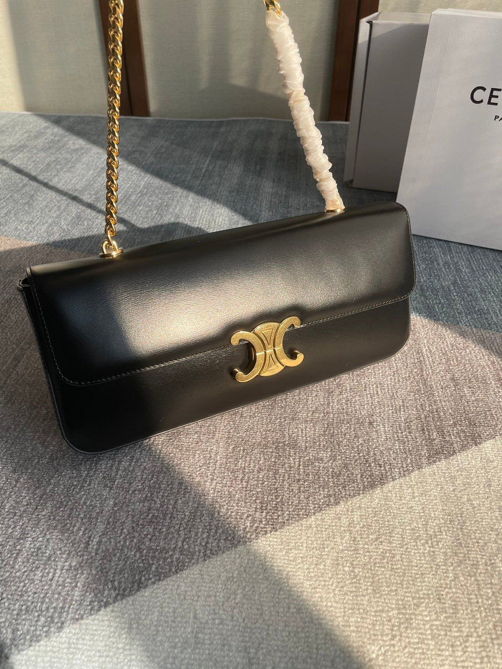 CELINE CHAIN SHOULDER BAG CLAUDE 33 IN BLACK CALFSKIN GOLD HARDWARE