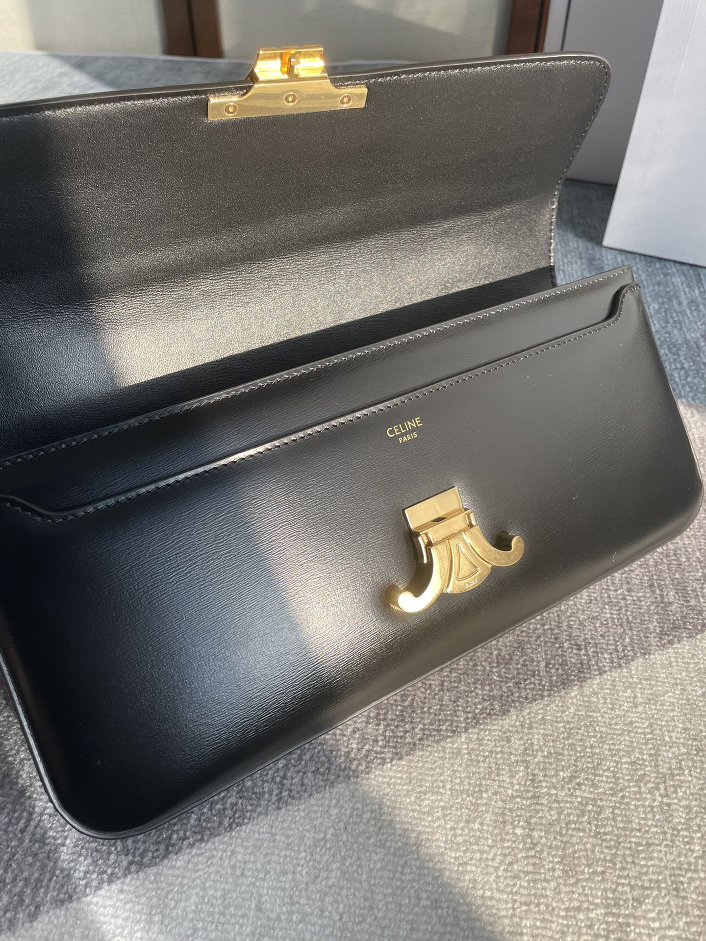 CELINE CHAIN SHOULDER BAG CLAUDE 33 IN BLACK CALFSKIN GOLD HARDWARE