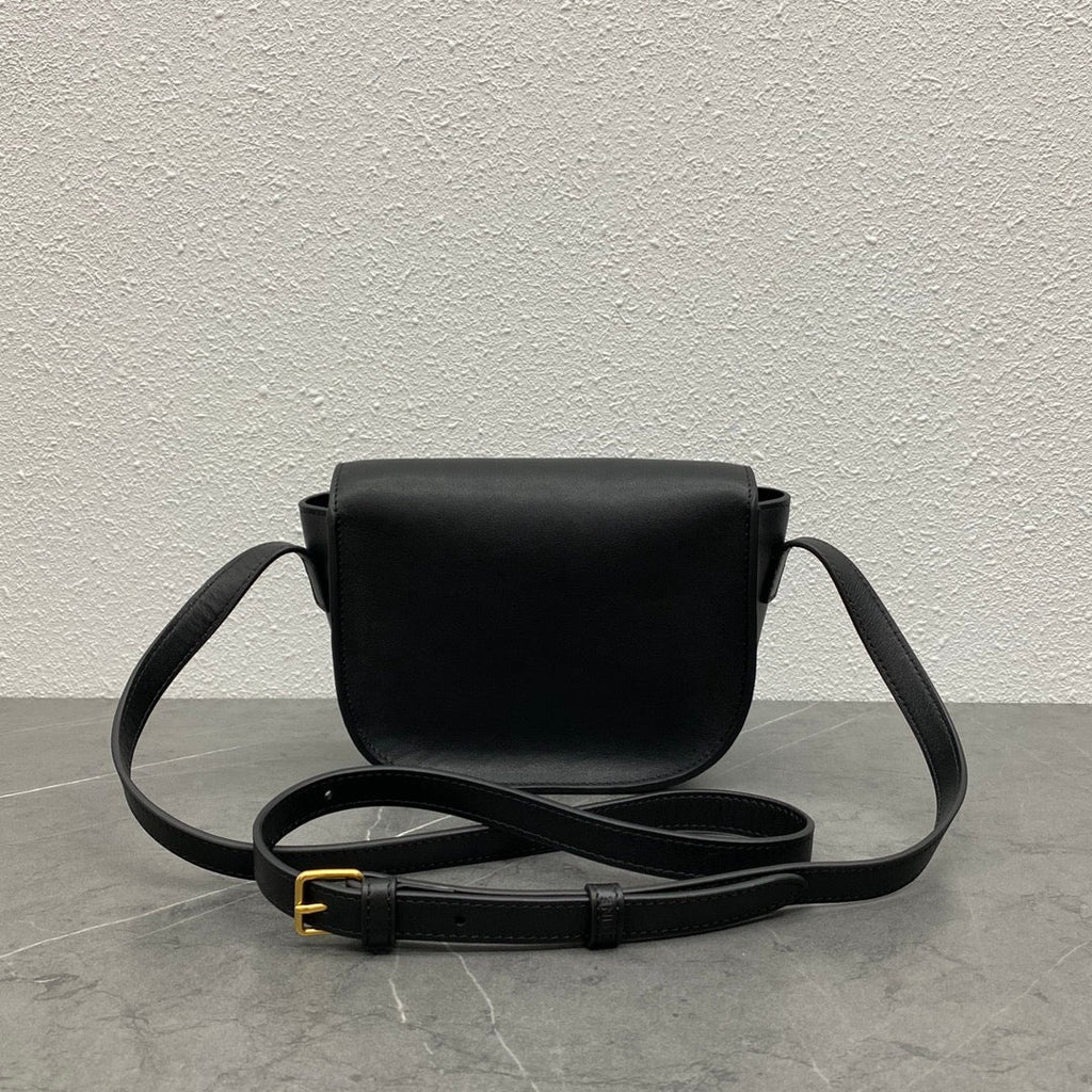 CELINE FOLCO CUIR TRIOMPHE 18 IN BLACK CALFSKIN
