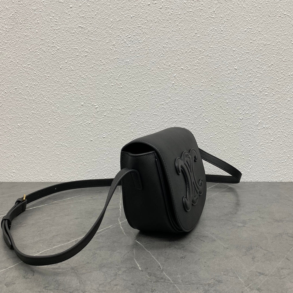 CELINE FOLCO CUIR TRIOMPHE 18 IN BLACK CALFSKIN