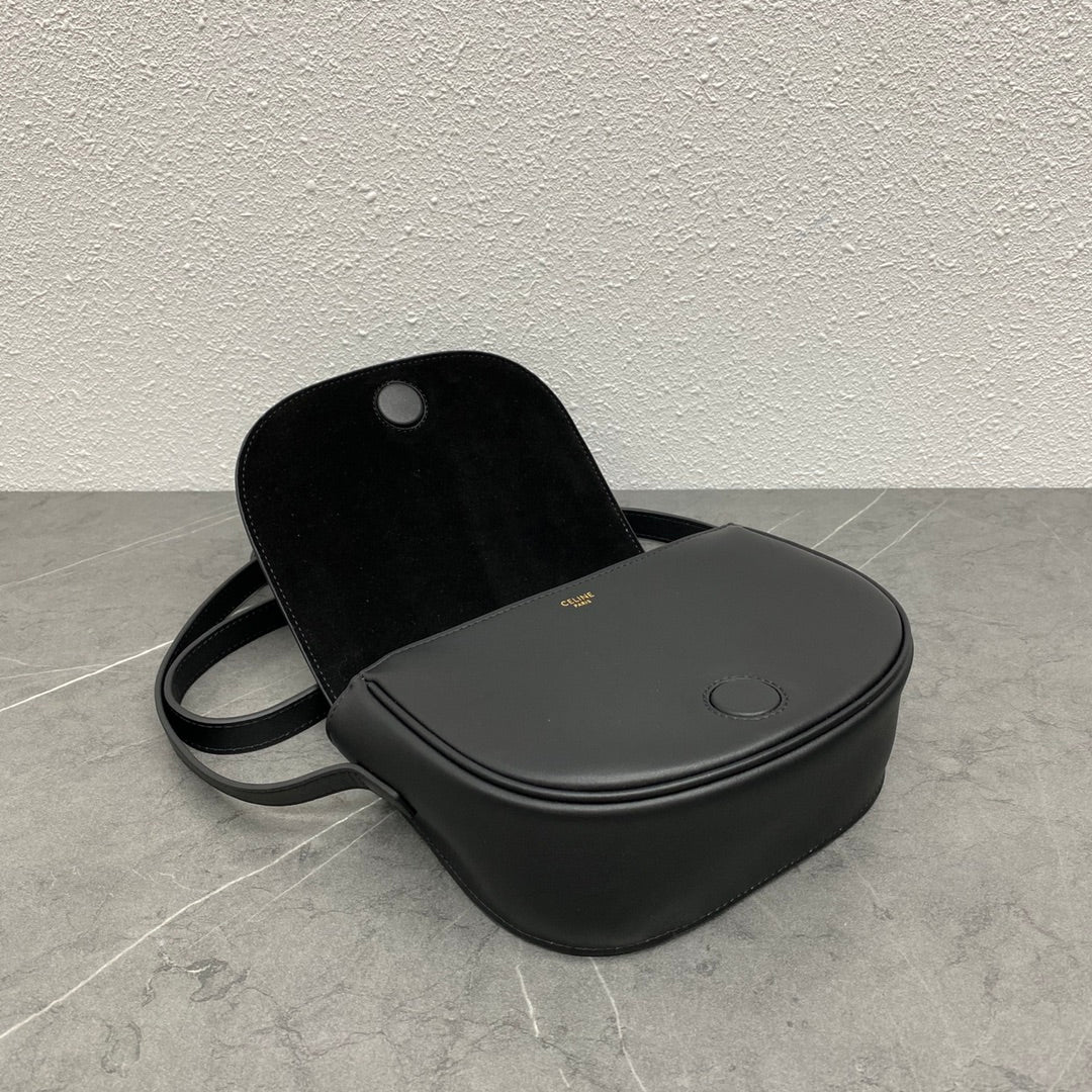 CELINE FOLCO CUIR TRIOMPHE 18 IN BLACK CALFSKIN