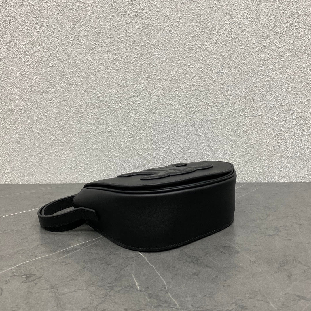 CELINE FOLCO CUIR TRIOMPHE 18 IN BLACK CALFSKIN
