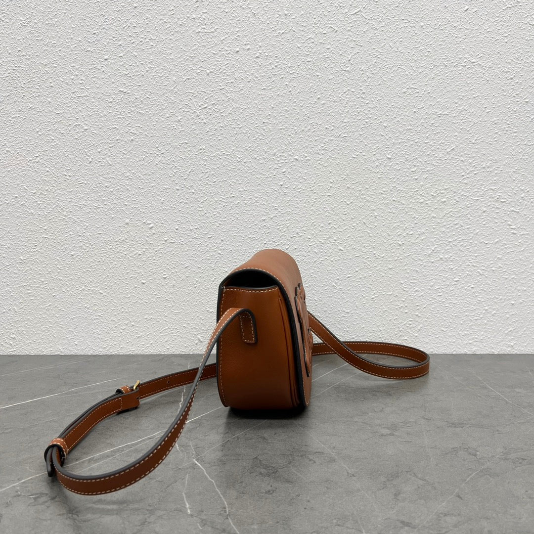 CELINE FOLCO CUIR TRIOMPHE 18 IN RED BROWN CALFSKIN