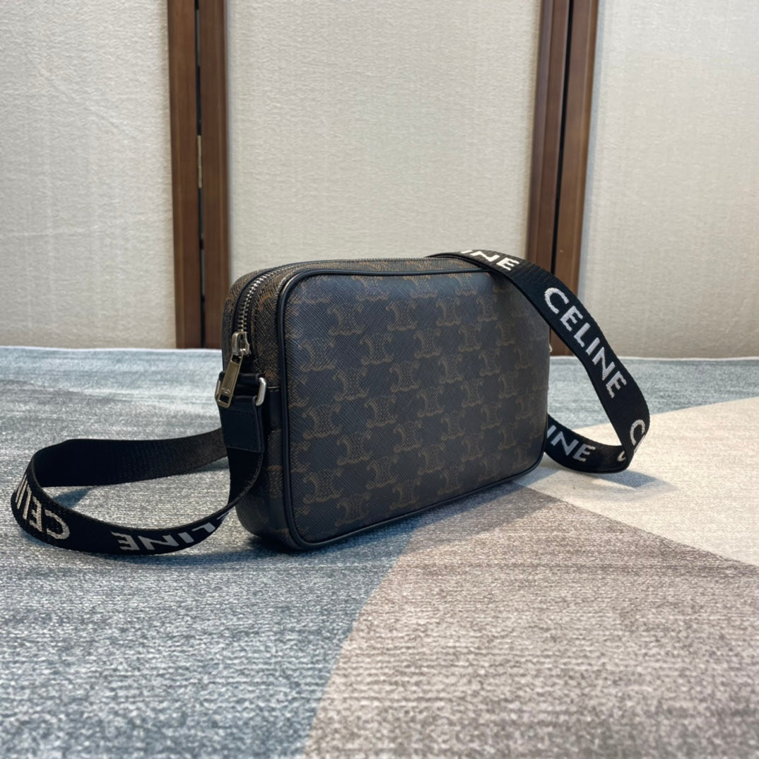 CELINE MEDIUM MESSENGER BAG 23 IN BLACK TRIOMPHE CANVAS