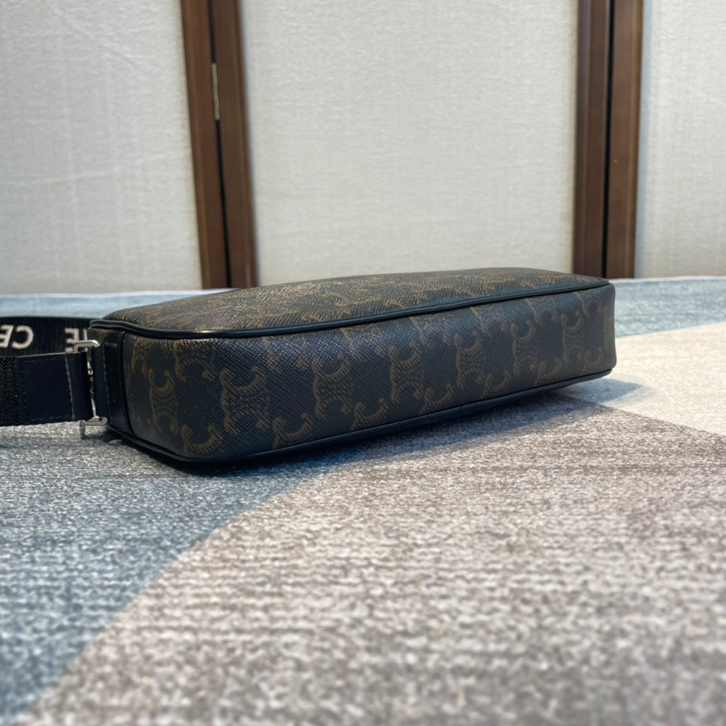 CELINE MEDIUM MESSENGER BAG 23 IN BLACK TRIOMPHE CANVAS