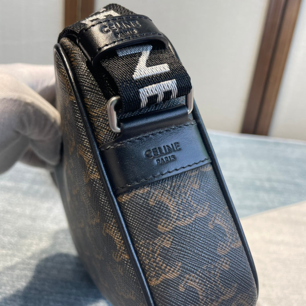 CELINE MEDIUM MESSENGER BAG 23 IN BLACK TRIOMPHE CANVAS