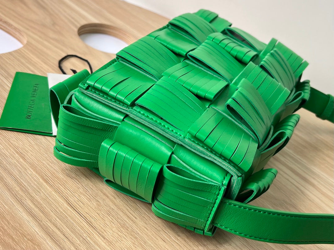 BOTTEGA VENETA SMALL CASSETTE 23 IN GREEN FRINGED CALFSKIN