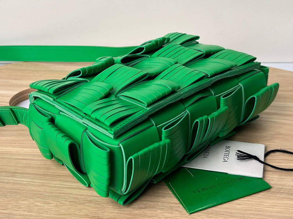 BOTTEGA VENETA SMALL CASSETTE 23 IN GREEN FRINGED CALFSKIN