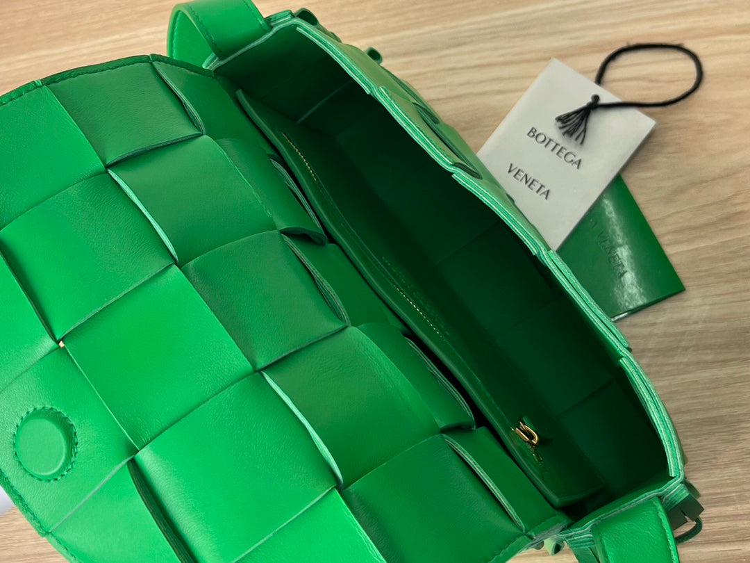 BOTTEGA VENETA SMALL CASSETTE 23 IN GREEN FRINGED CALFSKIN