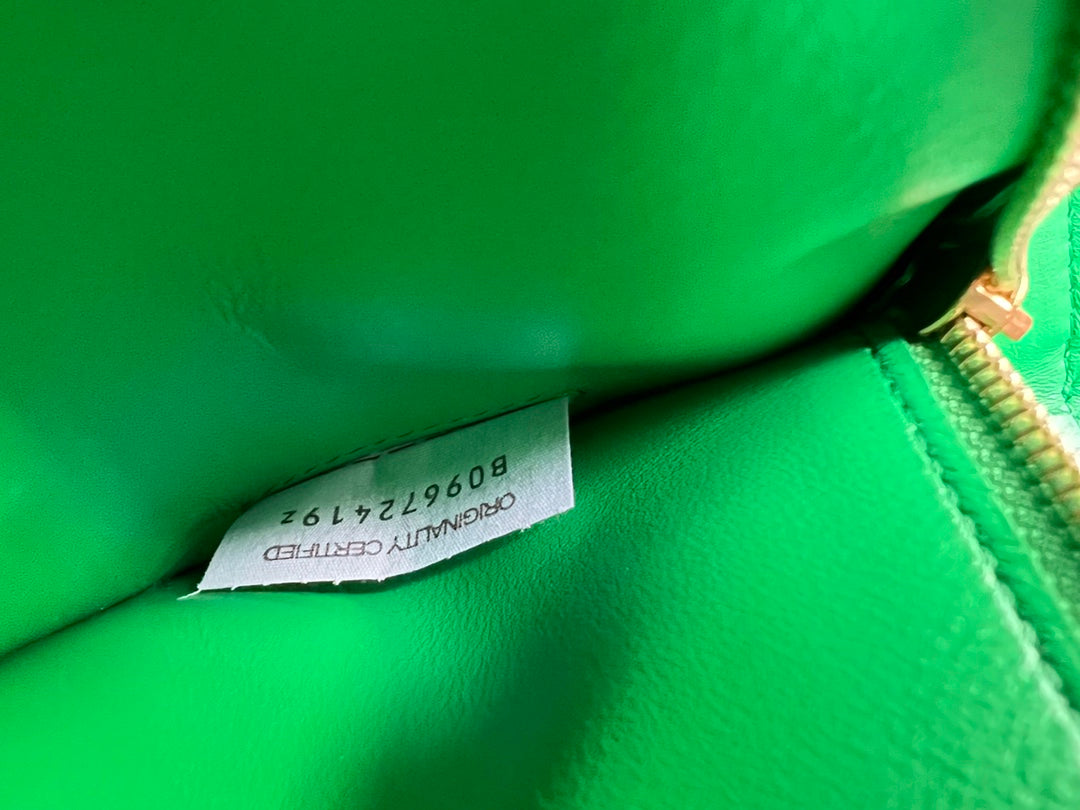 BOTTEGA VENETA SMALL CASSETTE 23 IN GREEN FRINGED CALFSKIN