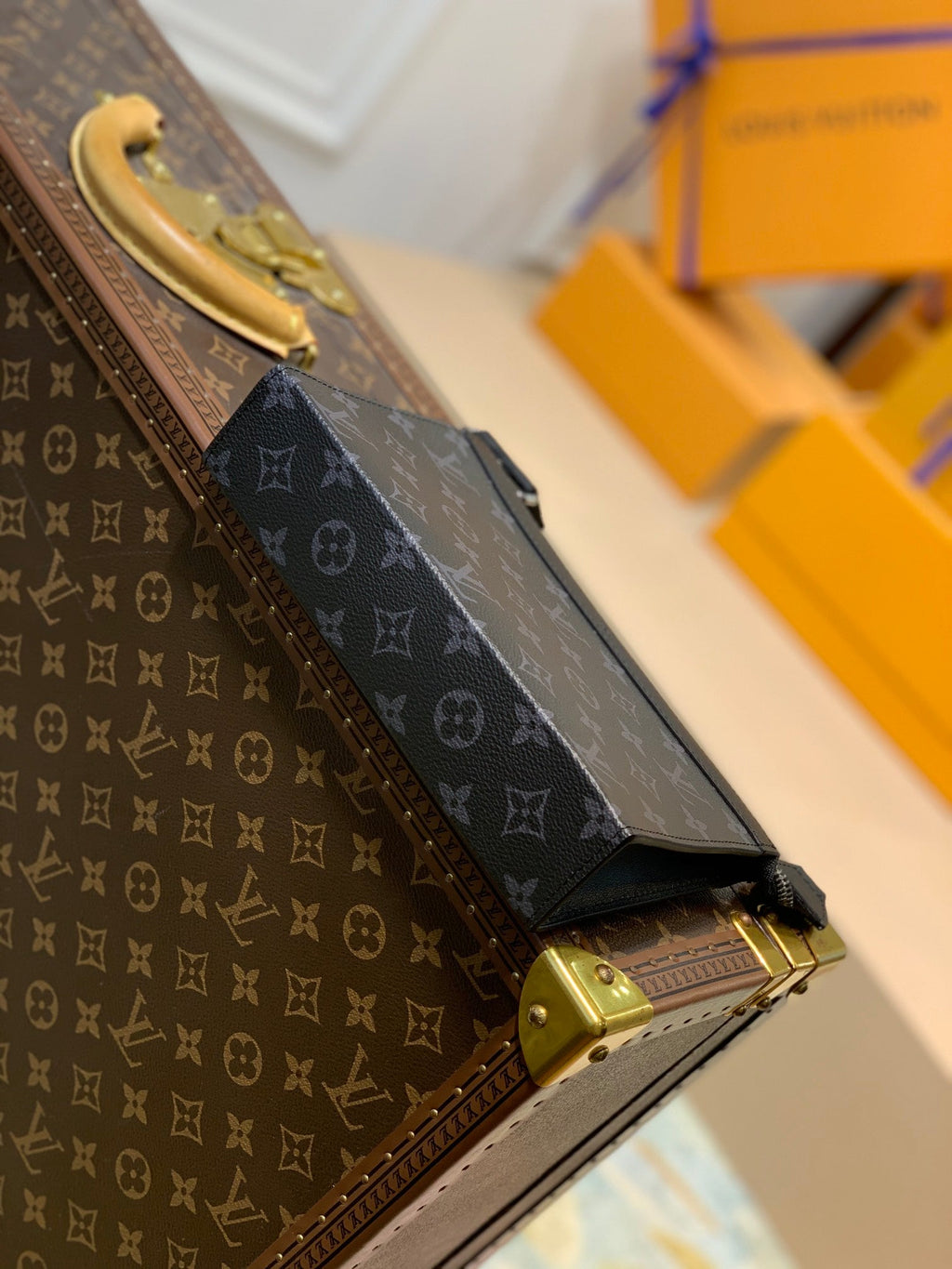 LOUIS VUITTON ANPHA WEARABLE WALLET 18 IN BLACK MONOGRAM ECLIPSE REVERSE CALFSKIN