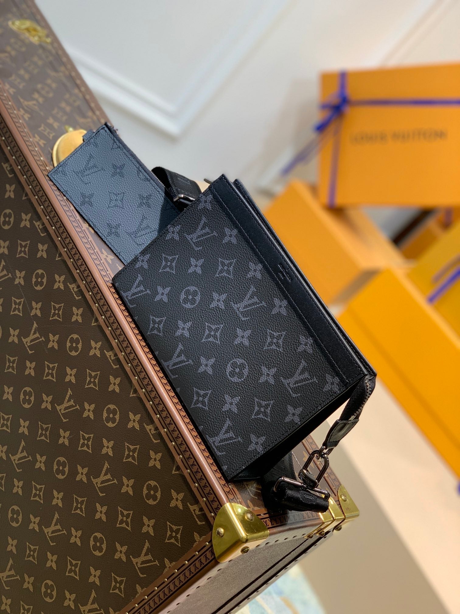 LOUIS VUITTON ANPHA WEARABLE WALLET 18 IN BLACK MONOGRAM ECLIPSE REVERSE CALFSKIN