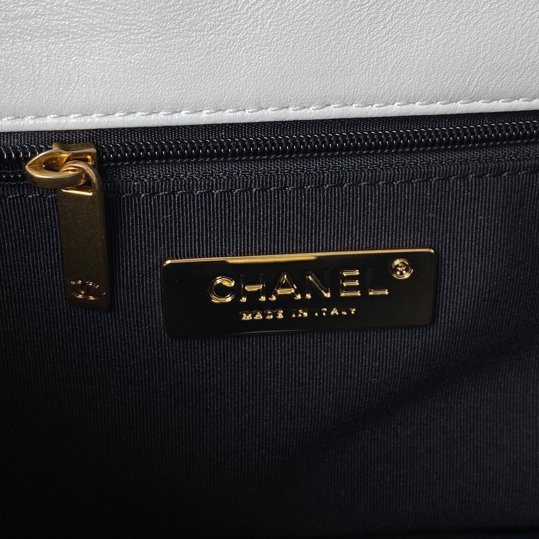 CHANEL MEDIUM 26 FLAP BAG IN WHITE LAMBSKIN