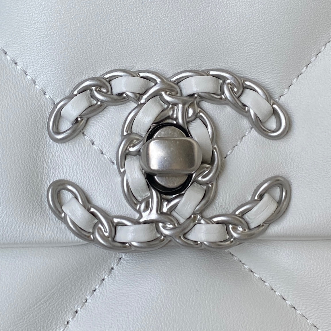 CHANEL MEDIUM 26 FLAP BAG IN WHITE LAMBSKIN