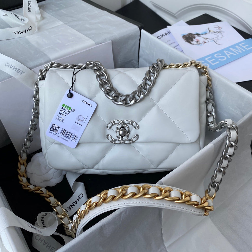 CHANEL MEDIUM 26 FLAP BAG IN WHITE LAMBSKIN
