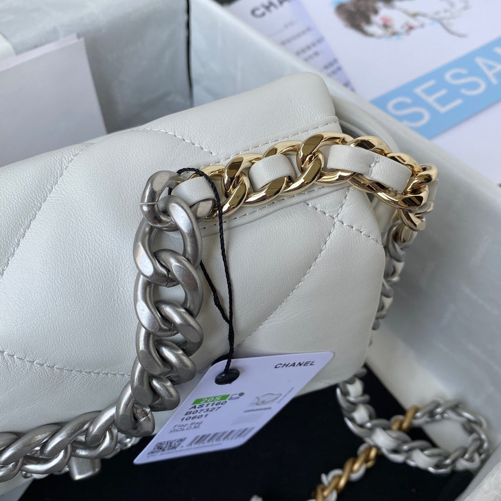 CHANEL MEDIUM 26 FLAP BAG IN WHITE LAMBSKIN