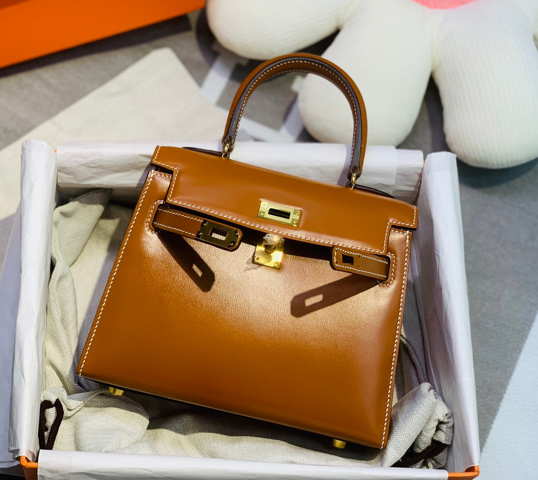 HERMES KELLY MINI 20 BAG IN BRONZE BROWN SMOOTH CALFSKIN WITH GOLD HARDWARE