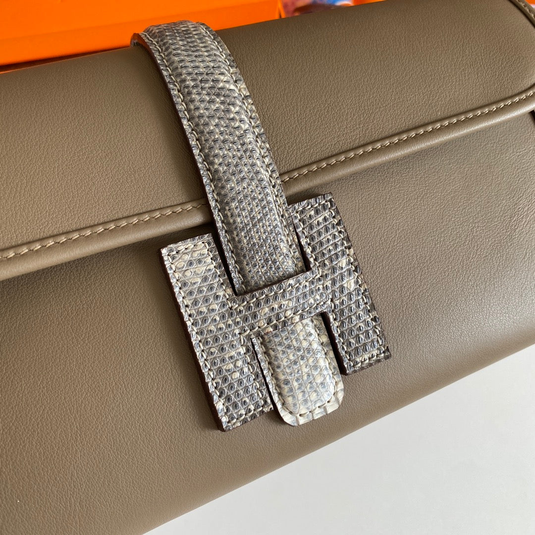 HERMES JIGE ELAN 29 CLUTCH IN CHOCOLATE BROWN CALFSKIN WITH WHTE LIZARD SKIN