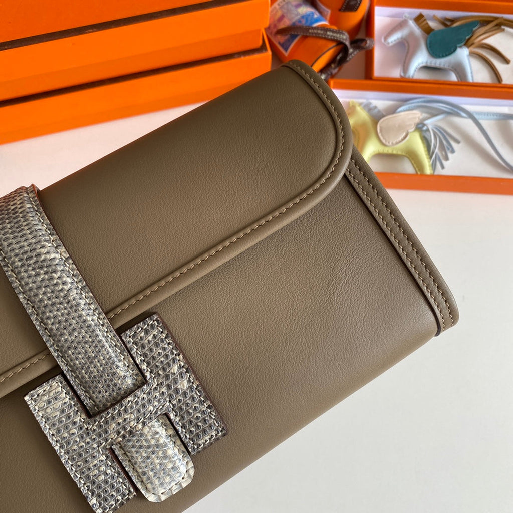 HERMES JIGE ELAN 29 CLUTCH IN CHOCOLATE BROWN CALFSKIN WITH WHTE LIZARD SKIN