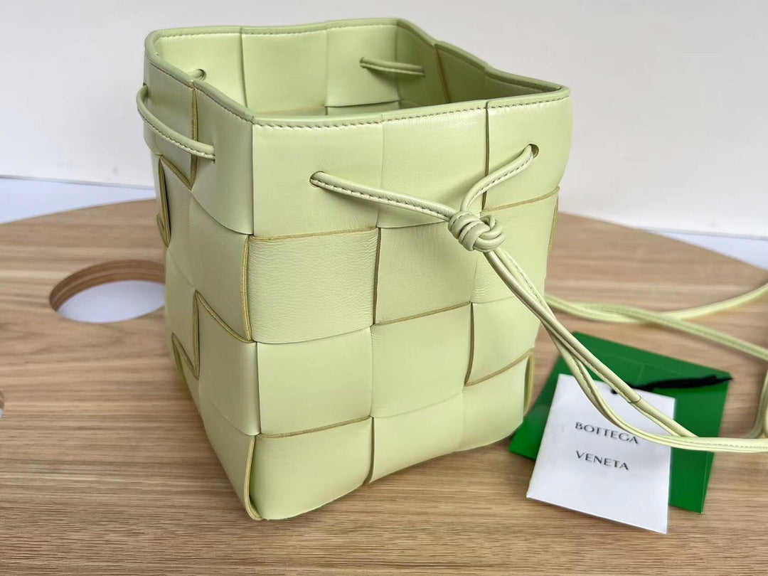 BOTTEGA VENETA SMALL CASSETTE BUCKET 18 IN PASTEL YELLOW CALFSKIN