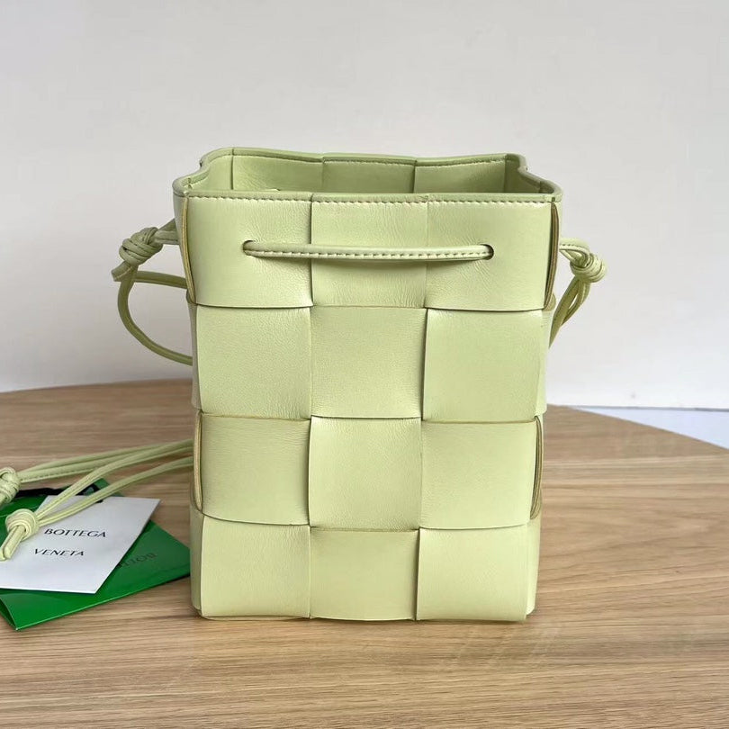 BOTTEGA VENETA SMALL CASSETTE BUCKET 18 IN PASTEL YELLOW CALFSKIN