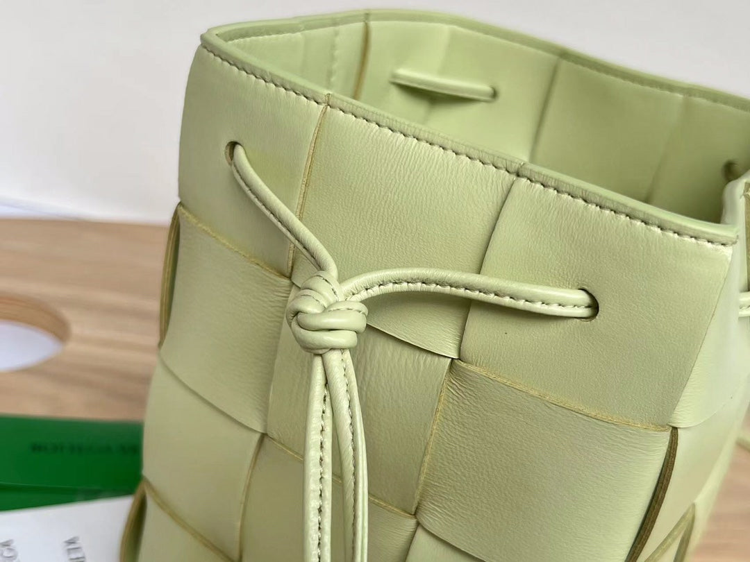 BOTTEGA VENETA SMALL CASSETTE BUCKET 18 IN PASTEL YELLOW CALFSKIN