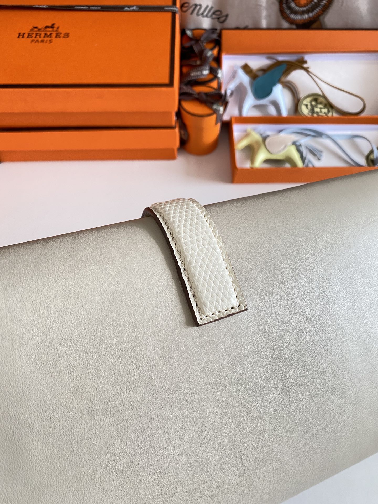 HERMES JIGE ELAN 29 CLUTCH IN BISQUE BEIGE CALFSKIN WITH LIZARD SKIN