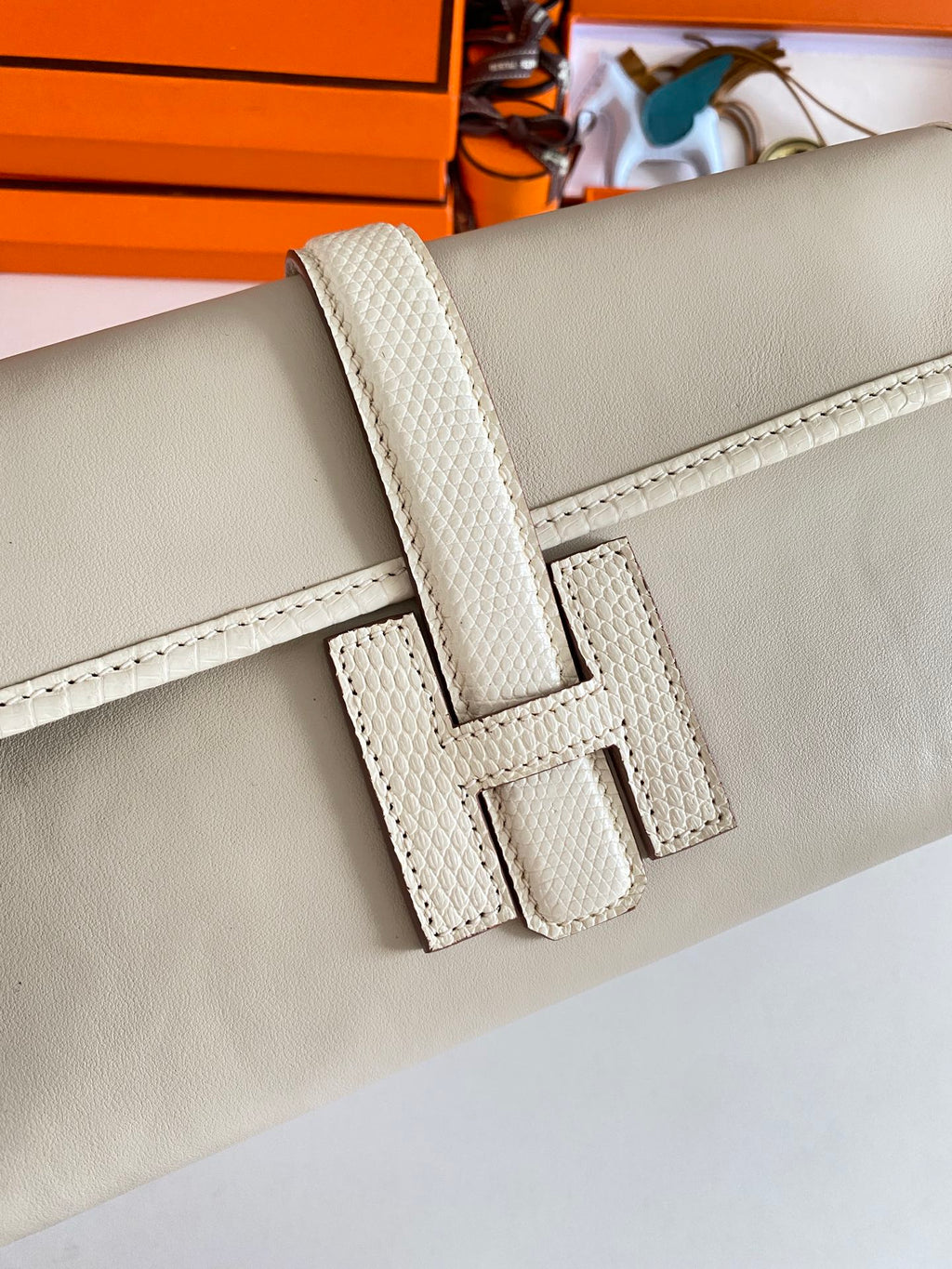 HERMES JIGE ELAN 29 CLUTCH IN BISQUE BEIGE CALFSKIN WITH LIZARD SKIN