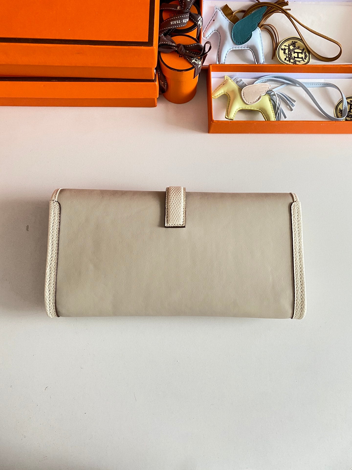HERMES JIGE ELAN 29 CLUTCH IN BISQUE BEIGE CALFSKIN WITH LIZARD SKIN
