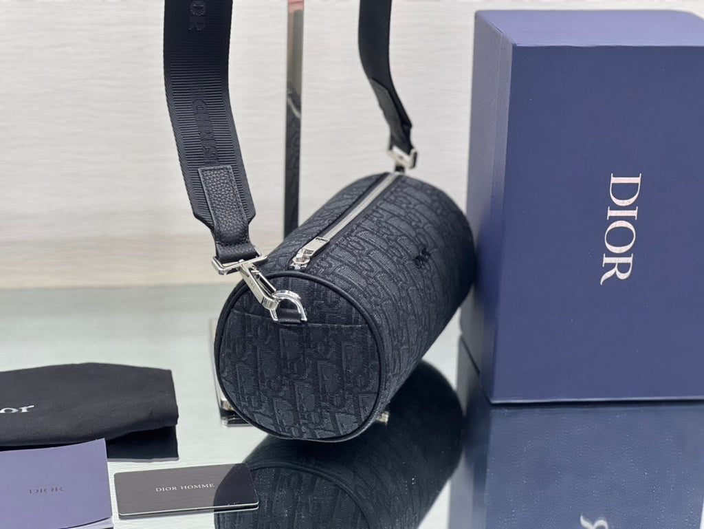 DIOR ROUND BUCKET 21 BAG IN BLACK OBLIQUE JACQUARD