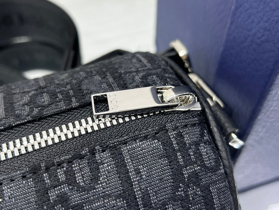 DIOR ROUND BUCKET 21 BAG IN BLACK OBLIQUE JACQUARD