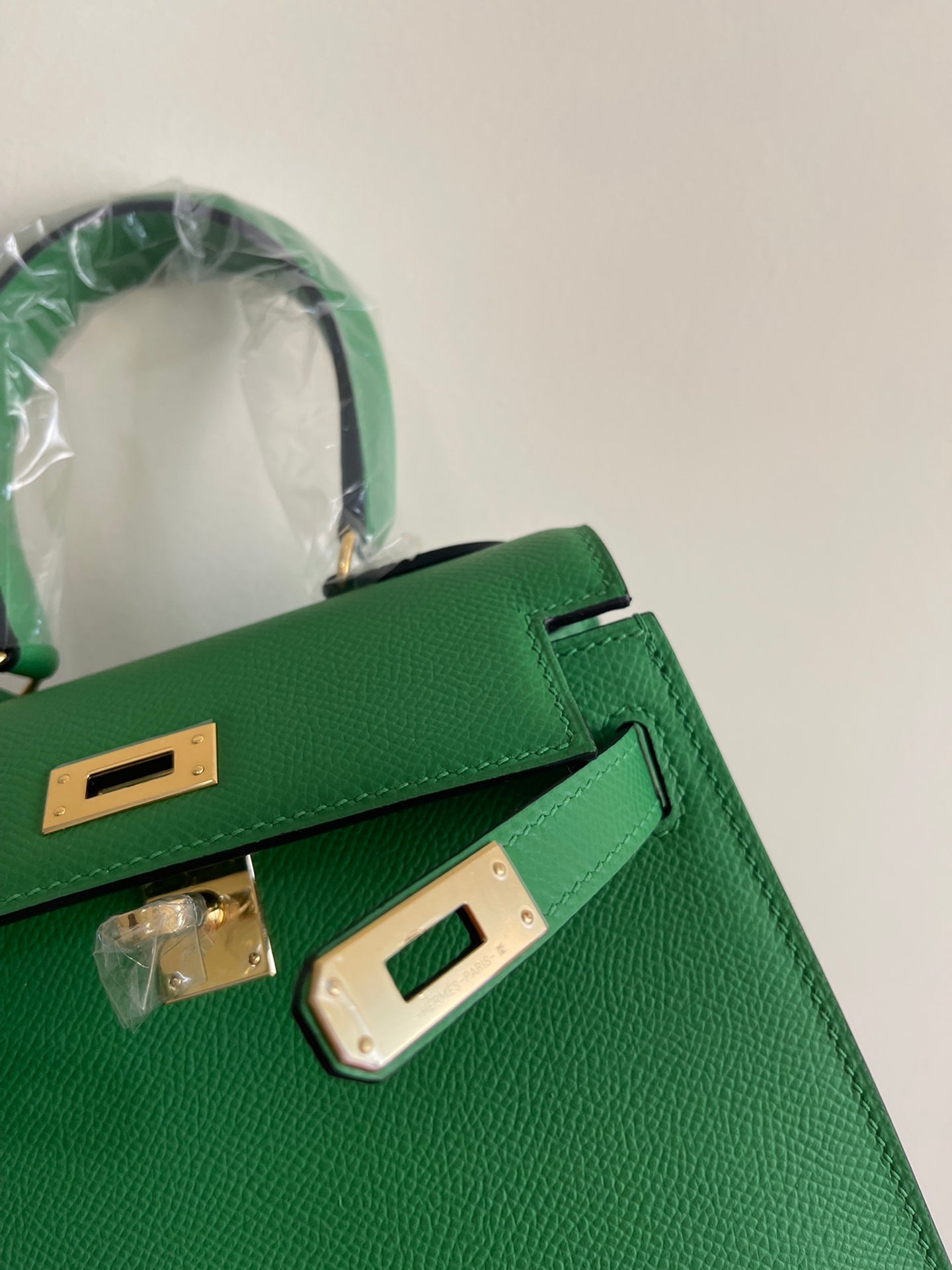 HERMES KELLY MINI 20 BAG IN EMERALD GREEN CALFSKIN WITH GOLD HARDWARE