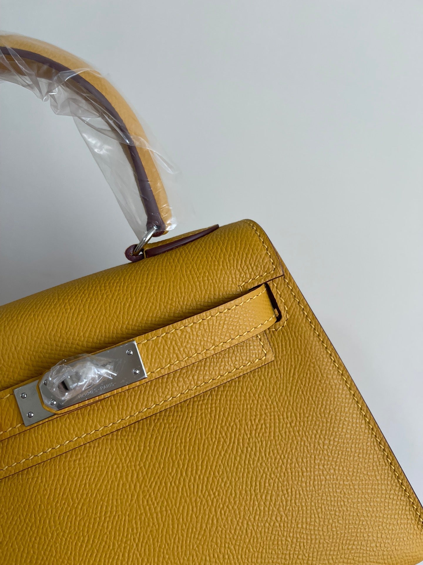 HERMES KELLY MINI 20 BAG IN DIJON YELLOW CALFSKIN WITH GOLD HARDWARE