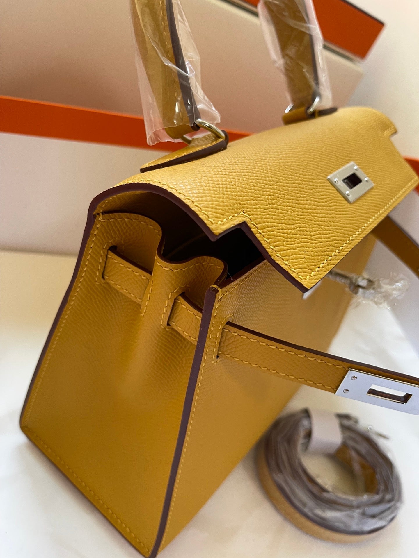 HERMES KELLY MINI 20 BAG IN DIJON YELLOW CALFSKIN WITH GOLD HARDWARE