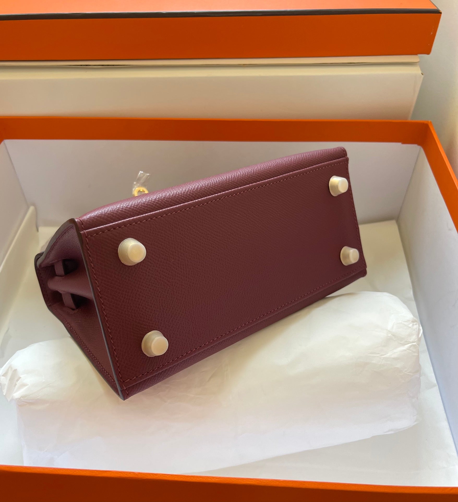 HERMES KELLY MINI 20 BAG IN GARNET RED CALFSKIN WITH GOLD HARDWARE