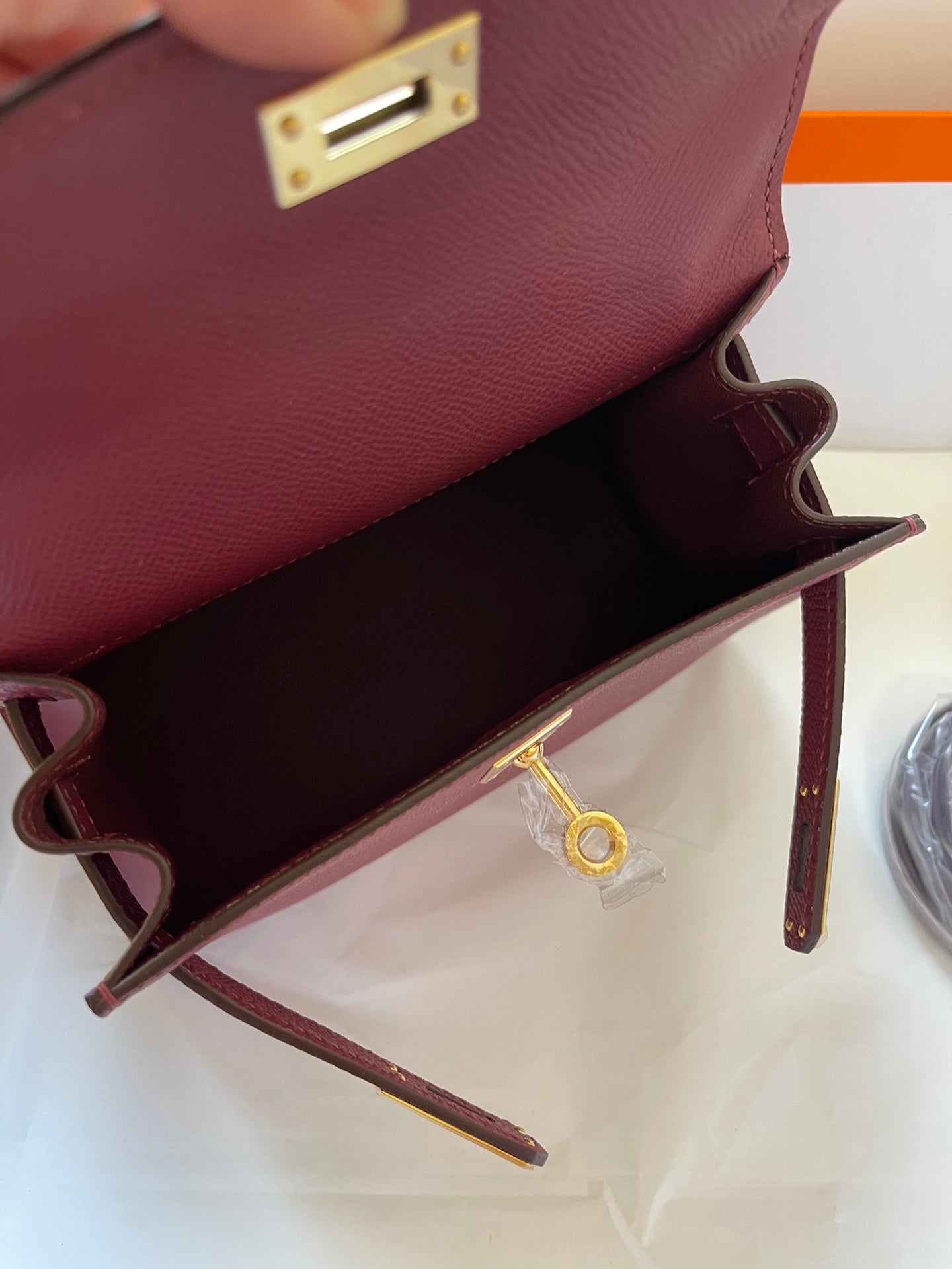 HERMES KELLY MINI 20 BAG IN GARNET RED CALFSKIN WITH GOLD HARDWARE
