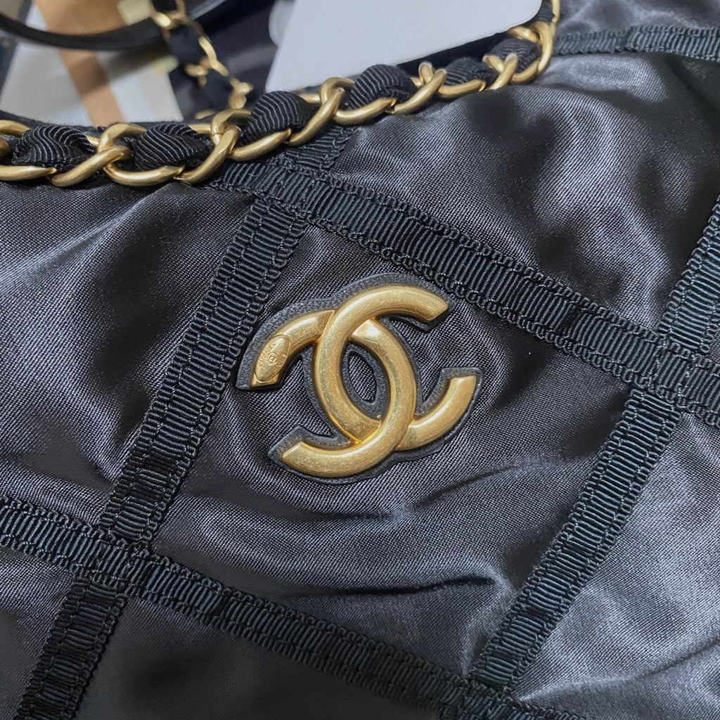 CHANEL TOTE BAG 44 IN BLACK NYLON GOLD HARDWARE