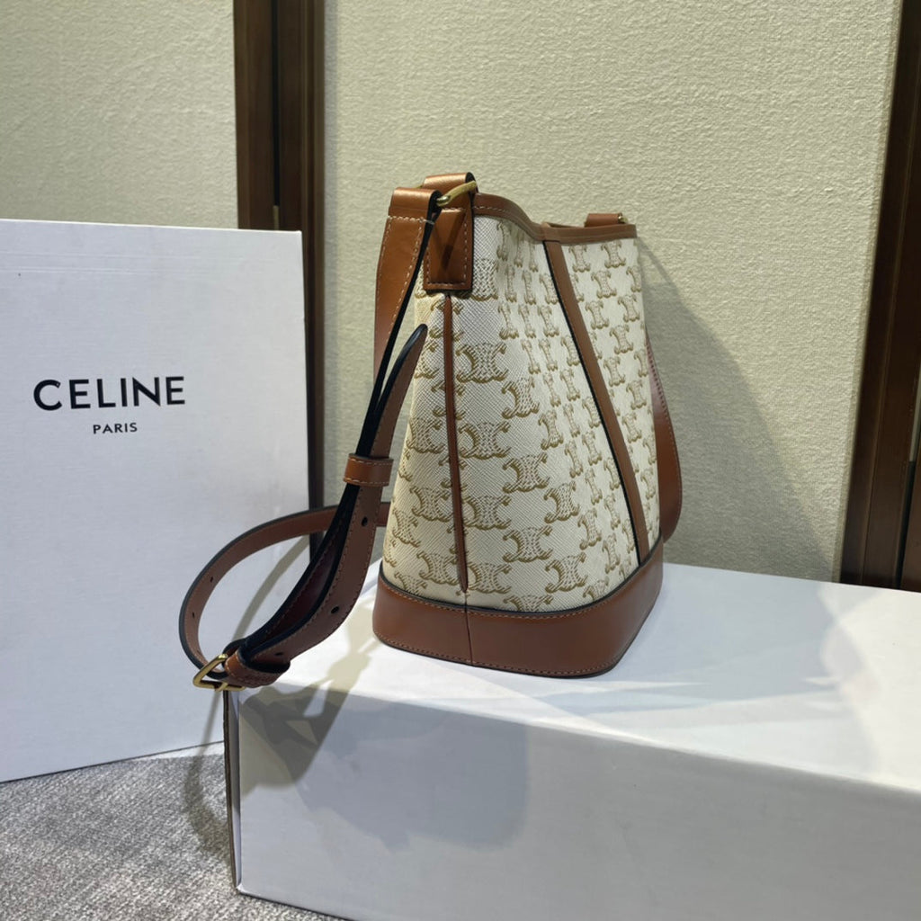 CELINE BUCKET 30 IN WHITE TRIOMPHE CANVAS AND RED BROWN CALFSKIN TRIM