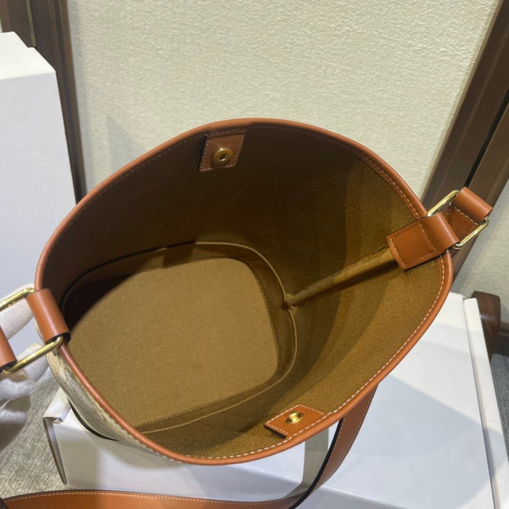 CELINE BUCKET 30 IN WHITE TRIOMPHE CANVAS AND RED BROWN CALFSKIN TRIM