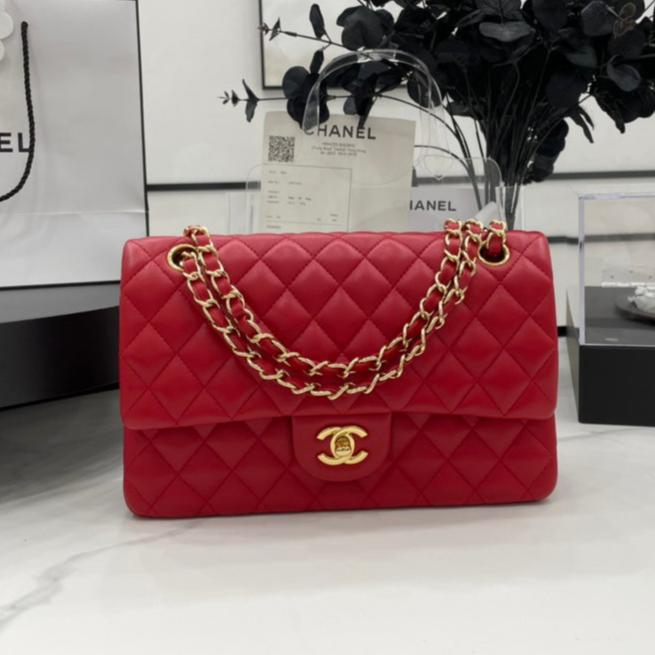 CHANEL 25 CLASSIC SMALL DOUBLE FLAP BAG IN CHERRY RED CALFSKIN WITH STRAP