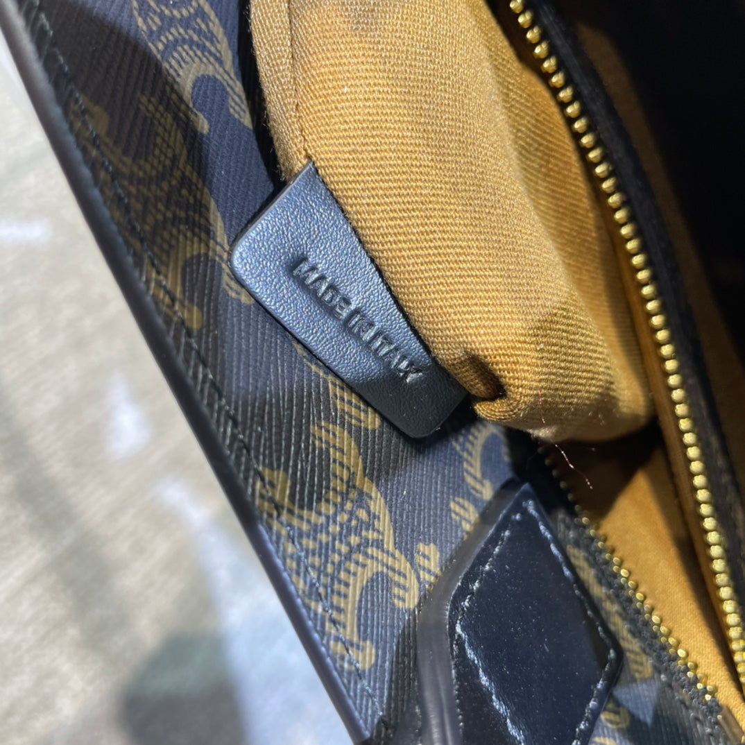 CELINE TRIOMPHE  32 BLACK IN PATTERN CALFSKIN