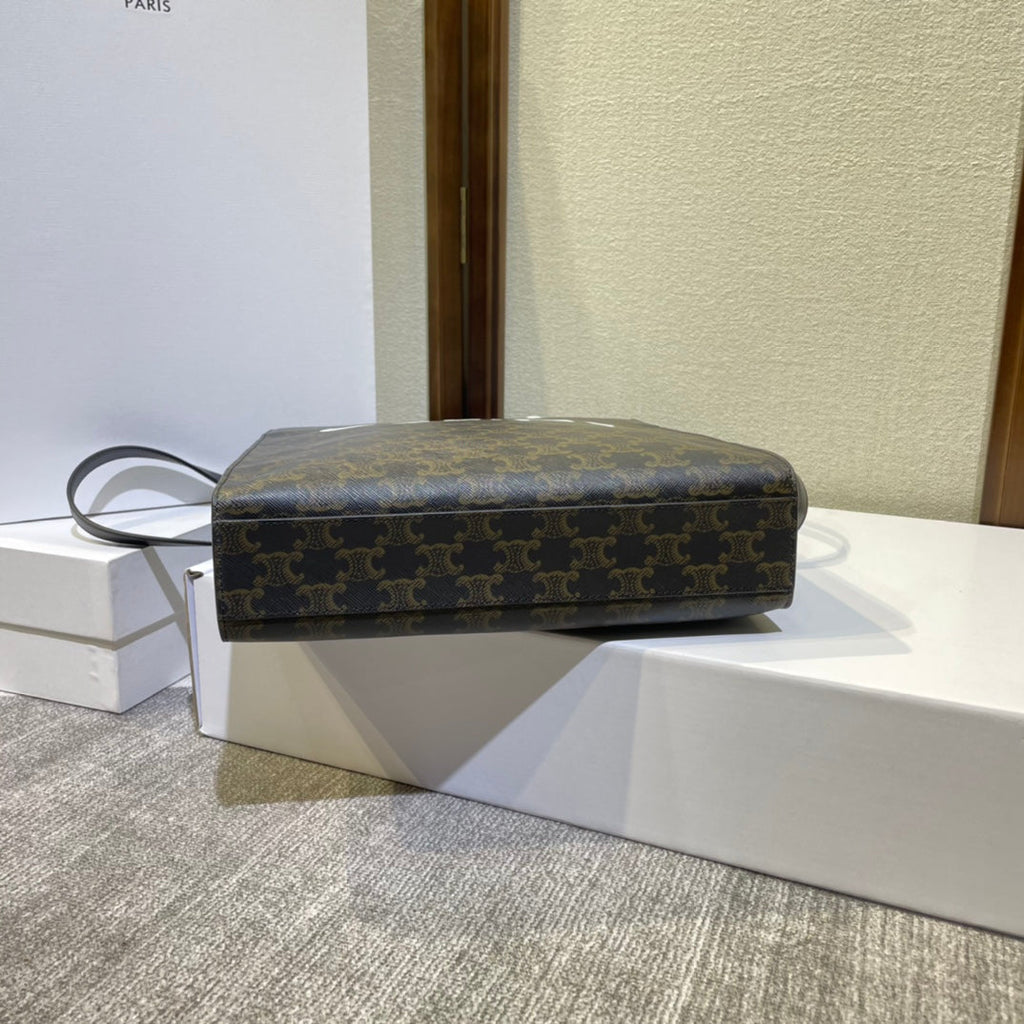 CELINE TRIOMPHE  32 BLACK IN PATTERN CALFSKIN