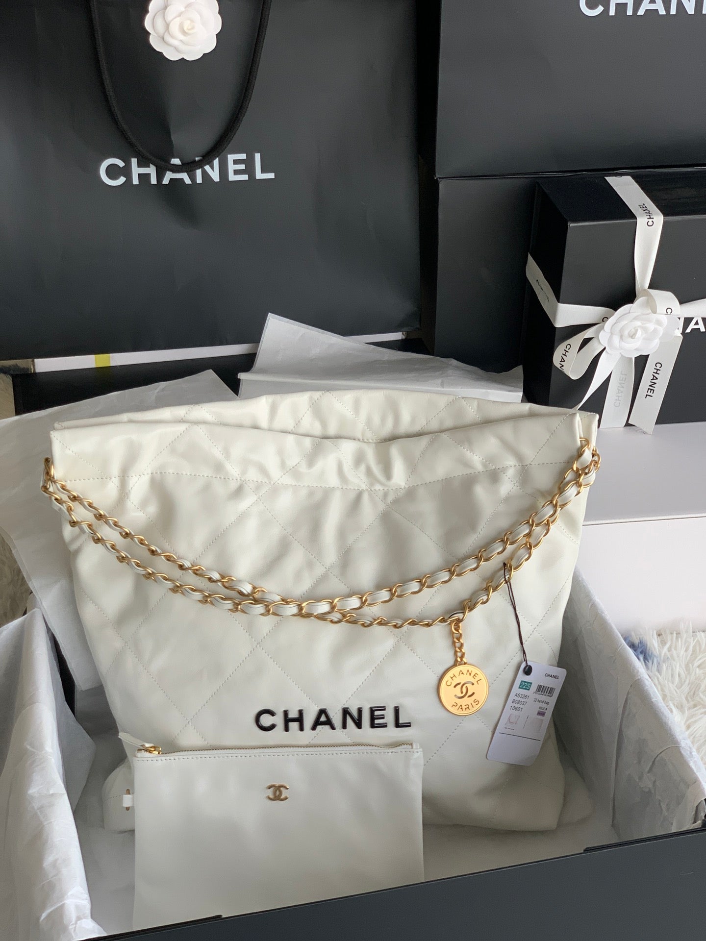 CHANEL LARGE 42 HANDBAG IN WHITE SHINY CALFSKIN GOLD HARDWARE