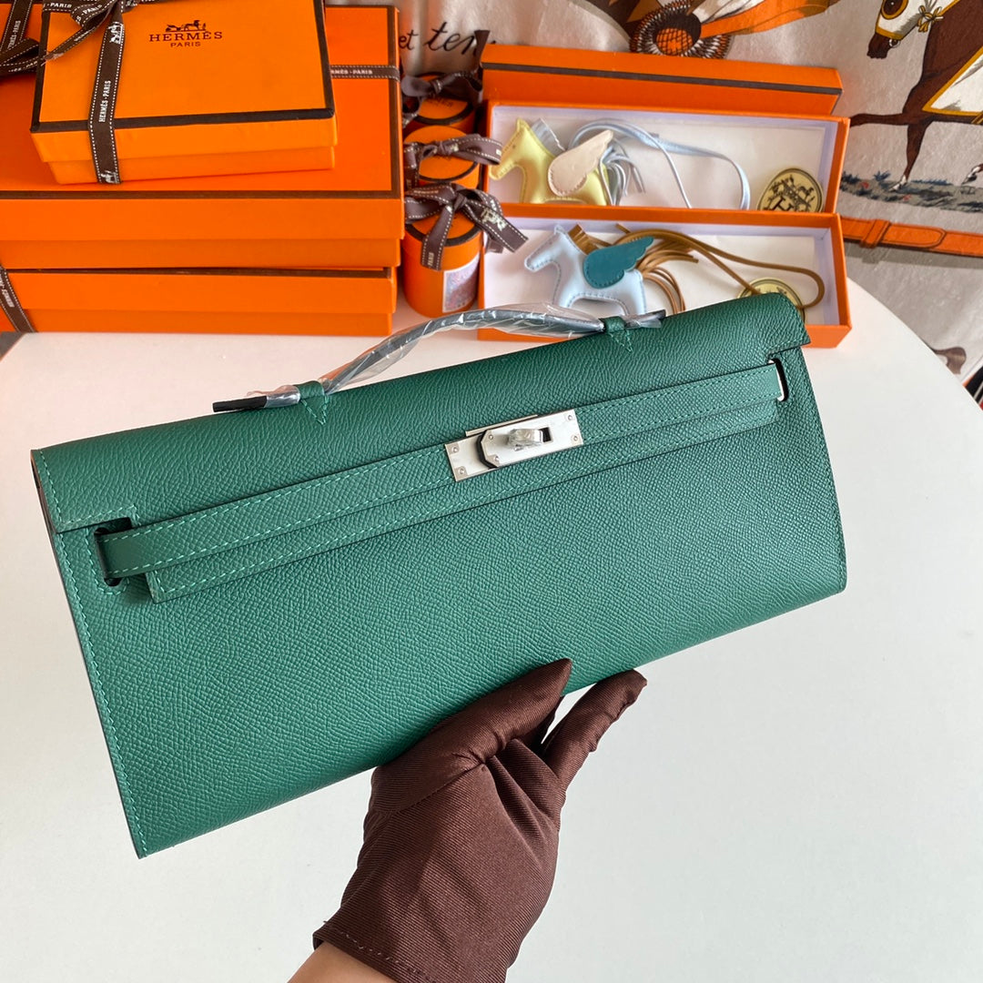 HERMES KELLY CUT 31 IN GREEN FOREST CALFSKIN WITH SILVER HARDWARE