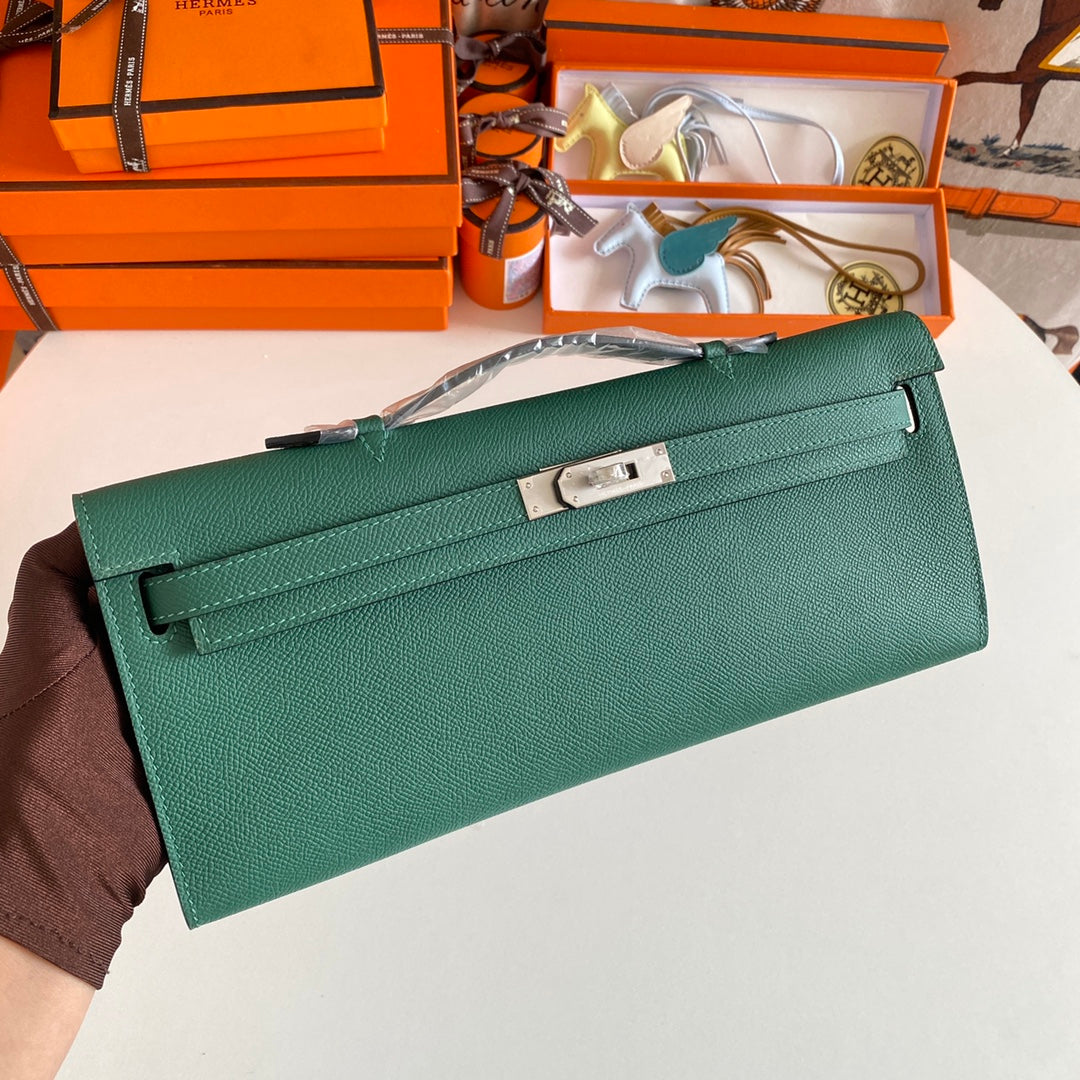 HERMES KELLY CUT 31 IN GREEN FOREST CALFSKIN WITH SILVER HARDWARE