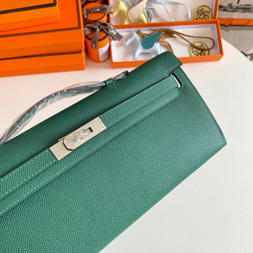 HERMES KELLY CUT 31 IN GREEN FOREST CALFSKIN WITH SILVER HARDWARE